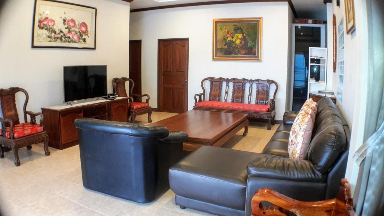 Holiday home Peony Villa, 3 Bedroom Beachfront Pool