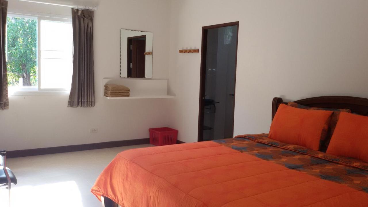 Holiday home Peony Villa, 3 Bedroom Beachfront Pool *