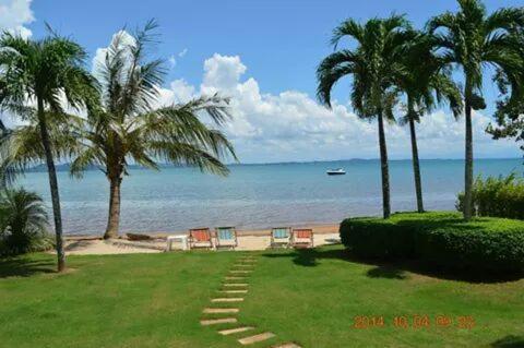 Peony Villa, 3 Bedroom Beachfront Pool *