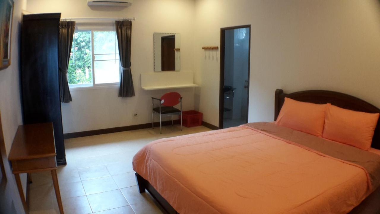 Peony Villa, 3 Bedroom Beachfront Pool Holiday home