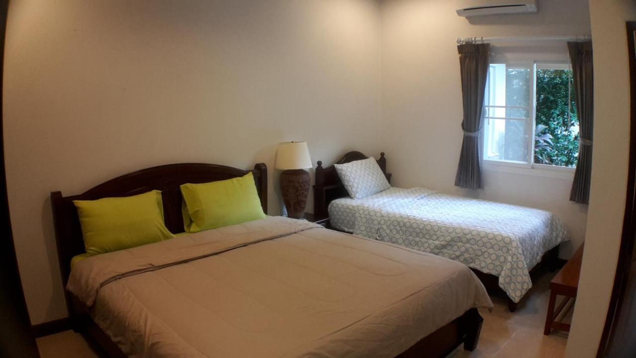 Peony Villa, 3 Bedroom Beachfront Pool Holiday home *