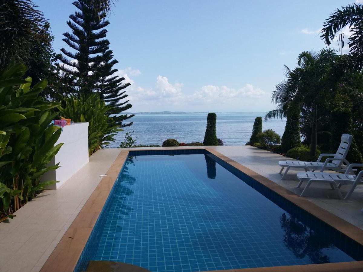 Peony Villa, 3 Bedroom Beachfront Pool Holiday home