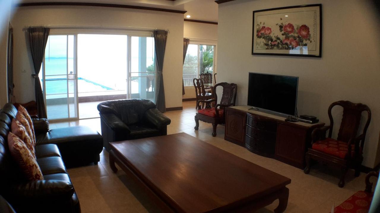 Holiday home Peony Villa, 3 Bedroom Beachfront Pool *