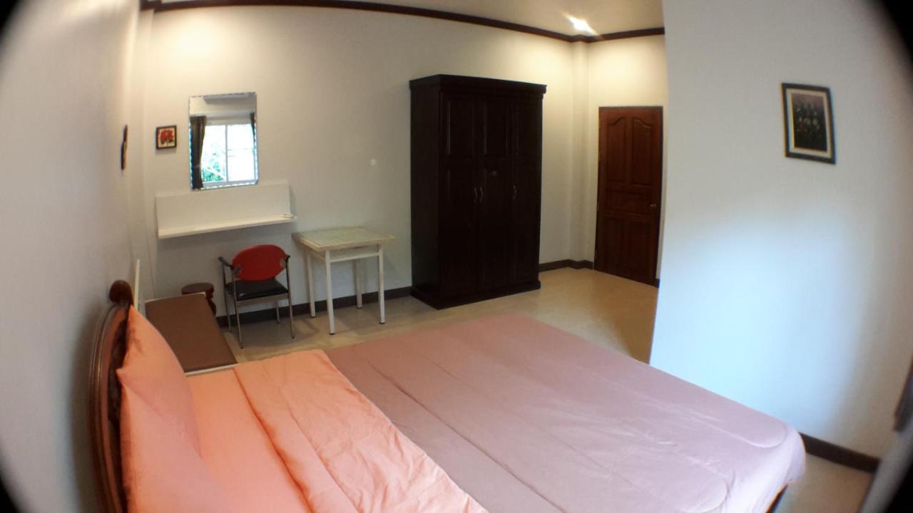 Peony Villa, 3 Bedroom Beachfront Pool Holiday home
