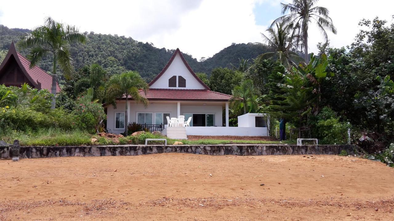 Peony Villa, 3 Bedroom Beachfront Pool Holiday home Koh Chang