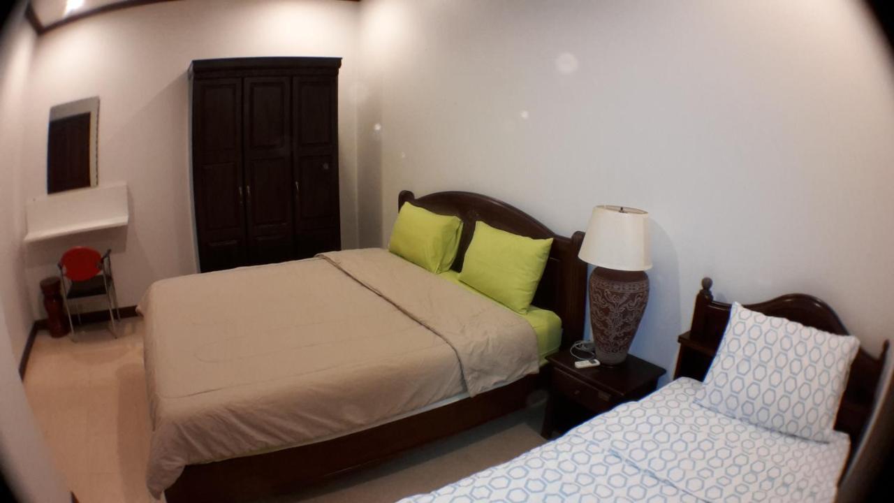 Holiday home Peony Villa, 3 Bedroom Beachfront Pool *